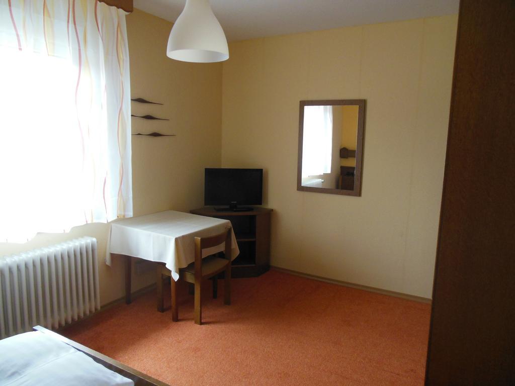 Gruener Baum Hotel Stetten  Bagian luar foto