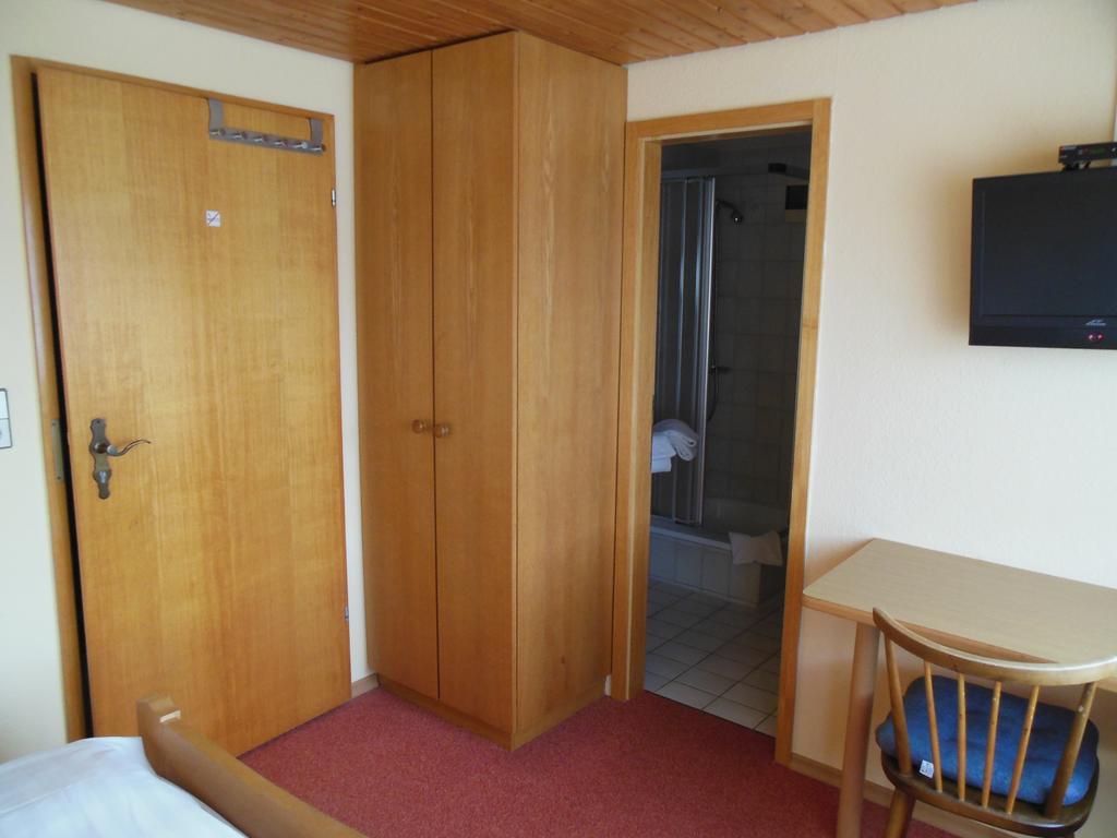 Gruener Baum Hotel Stetten  Bagian luar foto